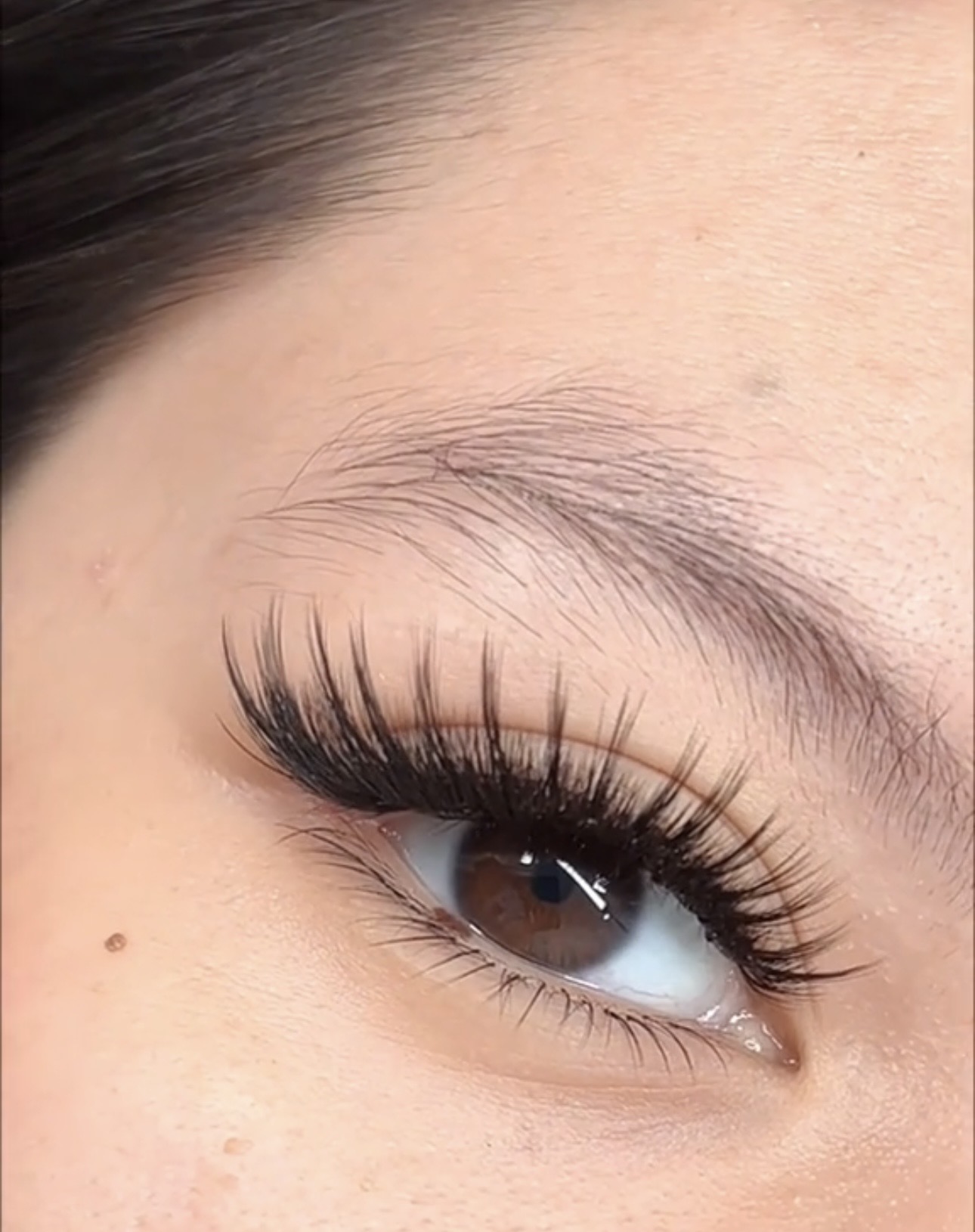 Wispy lash design with soft textured spikes